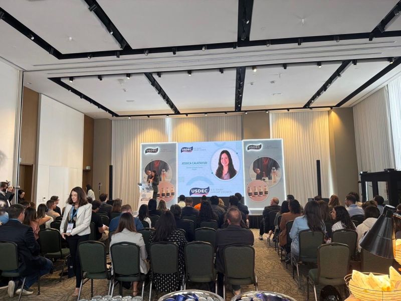 Auditorio del seminario de proteínas lácteas en Brasil