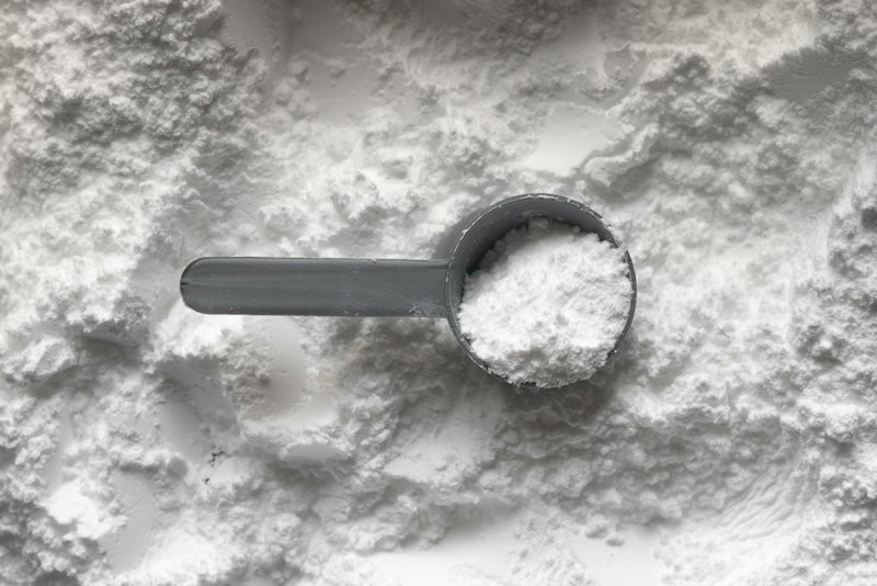 Cucharada de proteína de suero en polvo